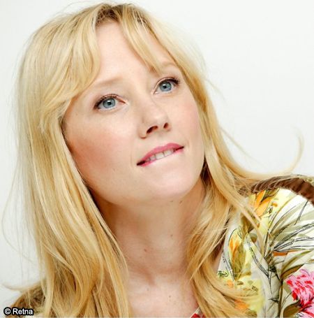 Anne Heche Pictures :: Page 1